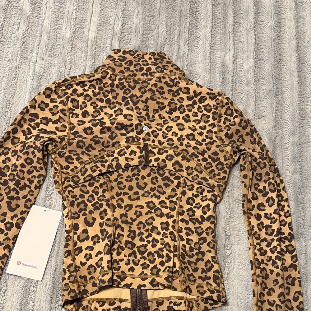 lululemon athletica Leopard Print Jacket in Tan and Dark Brown - Picture 4 of 7
